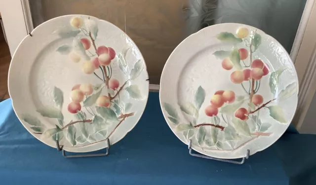 paire d.assiettes barbotine Saint Clément décor cerises occasion  C