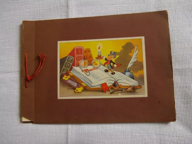 Livre ancien, Pinocchio Album de Beukelaer, Walt Disney, en français, incomplet.