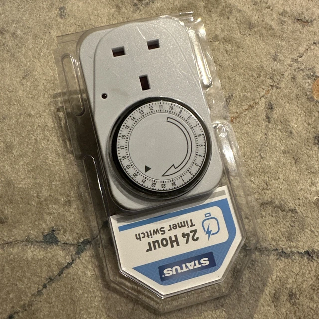 Interruttore timer meccanico stato 24 ore, 240/250 V-50 Hz, 13(2) Amp