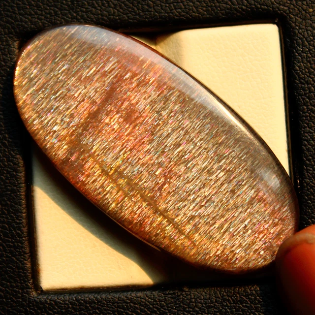 Cabochon En Calcite Arc-en-Ciel Abstrait De 21 Carats - Provenance Mexique - Neuf Sans Emballage