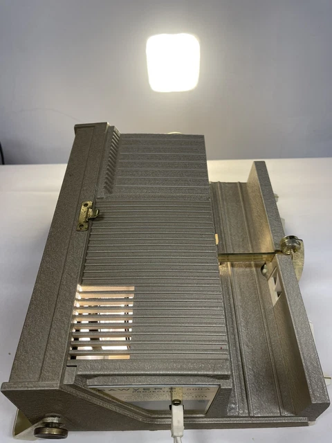 Vintage Sawyer’s 500A 35mm Slide Projector Working