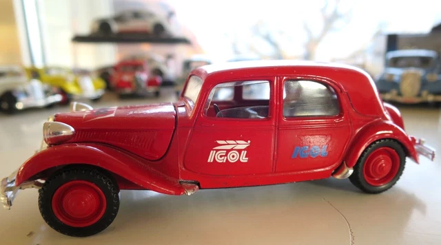 Citroën – Traction 15 Six – Etoile Auto49