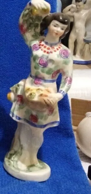 Estatuilla de porcelana ucraniana de la mujer campesina colectiva rusa de...