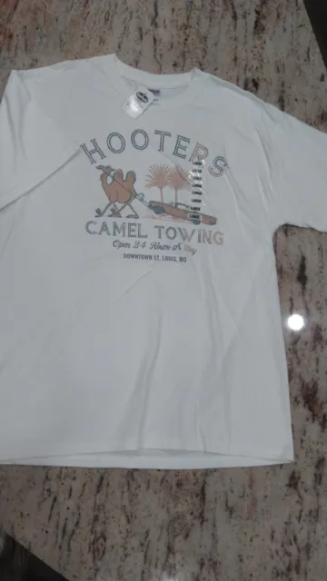 Hooters Camel Towing T-shirt Downtown St Louis Mo 