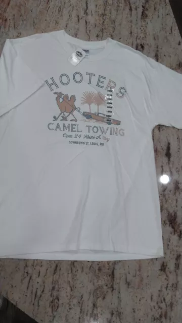 Hooters Camel Towing T-shirt Downtown St Louis Mo 