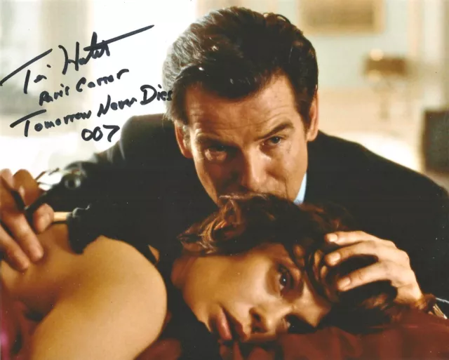 Hand Signed 8x10 photo TERI HATCHER - TOMORROW NEVER DIES - JAMES BOND 007 + COA