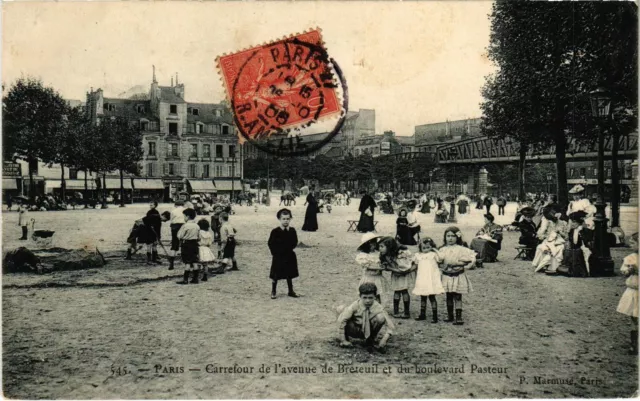 CPA PARIS 15e - Carrefour de l'avenue de Breteuil (81108)