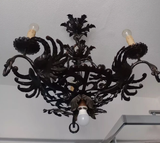 Lampadario da portico a sospensione in ferro battuto e dipinto a motivi... | Il Ponte Casa d