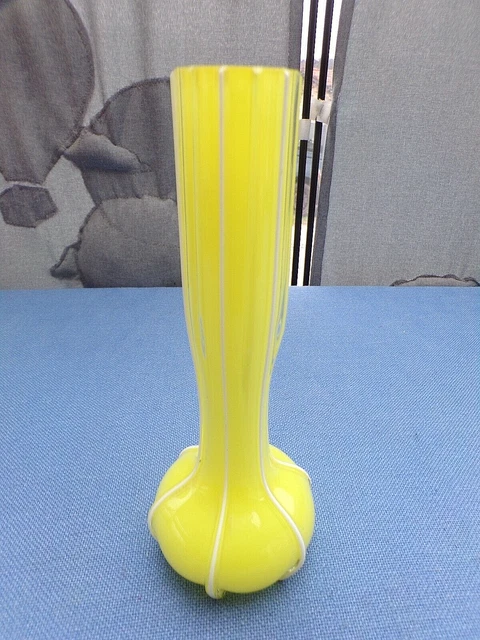 Vase soliflore vintage en verre de Murano jaune à rayures blanches