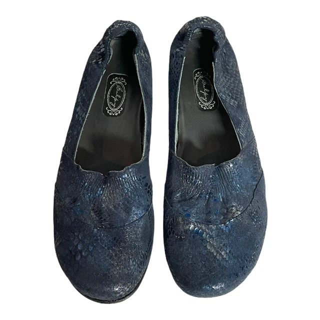 Salpy Shoes Women’s 7.5 Navy Blue Metallic Leather Ballet Slip On EUC In Box Salpy Shoes Women’s 7.5 Navy Blue Metallic Leather Ballet Slip On EUC In Box