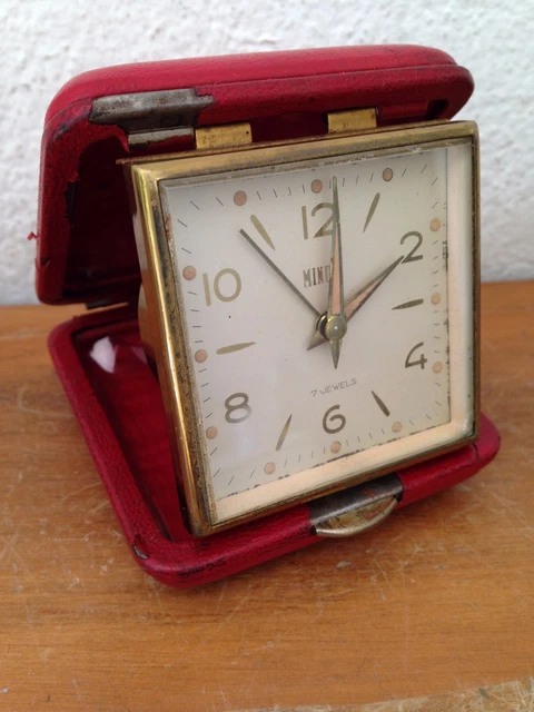 Réveil De Voyage Westclox Vintage - Boîtier Rouge Et Bordures Dorées - Analogique