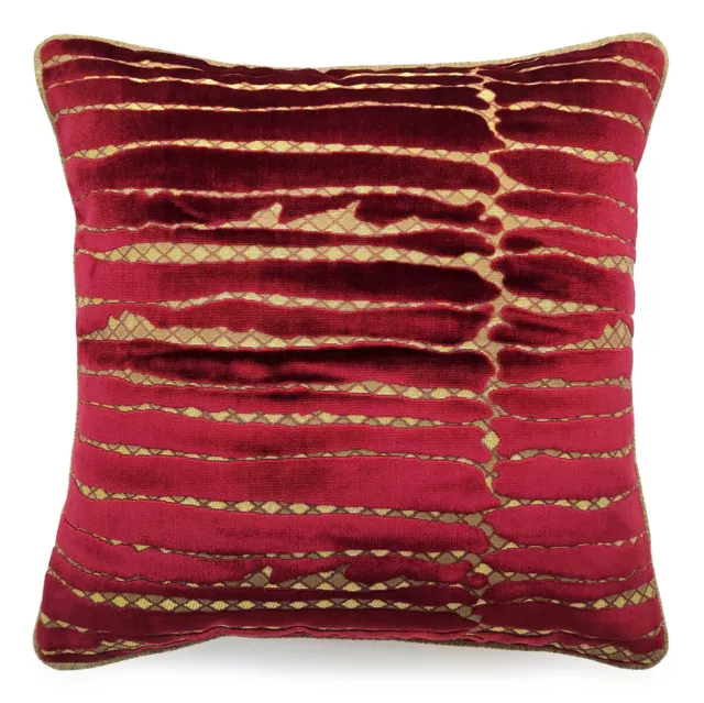 Cuscino decorativo in velluto Rubelli animalier rosso su fondo oro per divano