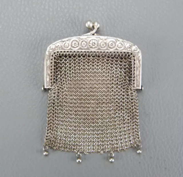 Ravissant petit porte monnaie en argent massif, décor Louis XVI , 1900's.