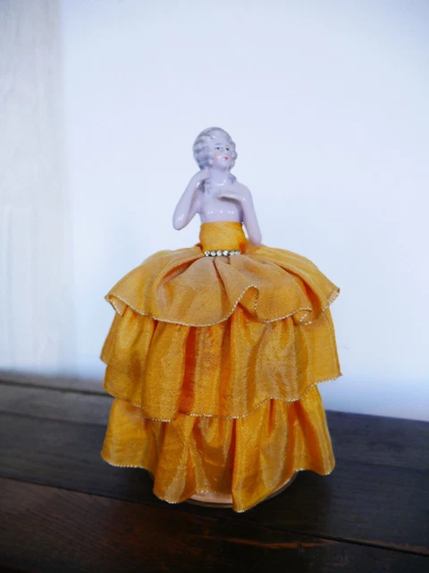 Demi-figurine Ancienne En Porcelaine - Boîte - 11,5 Cm - Fabriquée En Allemagne