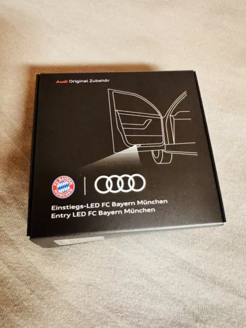 Einstiegs-LED Logo FC Bayern München und Audi Ringe für Fahrzeuge mit  LED-Einstiegsleuchten (schmaler Stecker)
