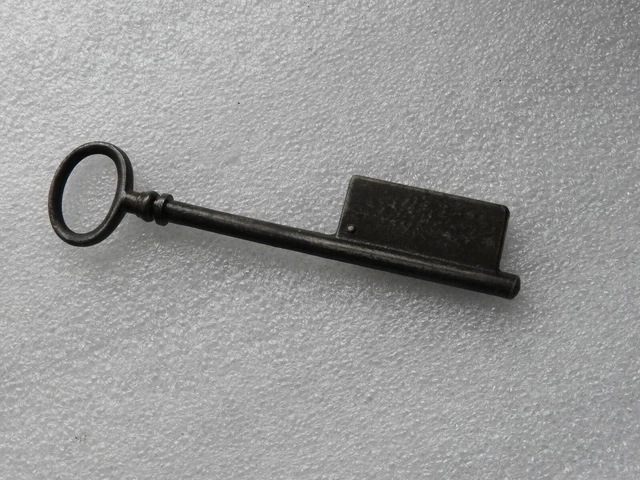 Ancienne Clé Et Quincaillerie Diadora - Style Sportif - Couleur Argent - Pour Collectionneurs Ou Décoration