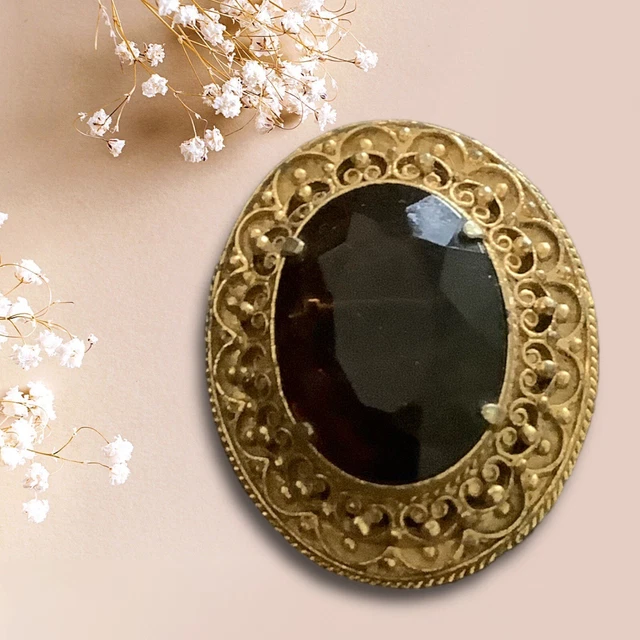Claw Set Vintage Oval Brooch - Collectible Costume Jewellery Fashion Accessory