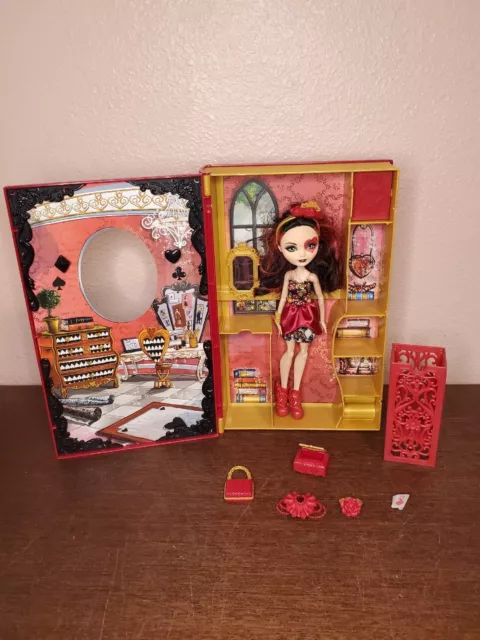 Lizzie Hearts Spring Unsprung prototype! (Credit: travelling.doll.emporium)  : r/EverAfterHigh