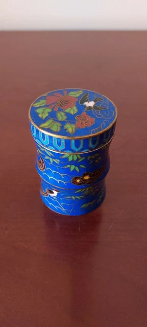 Píldora cilíndrica azul vieja o caja de cloisonné de rapé