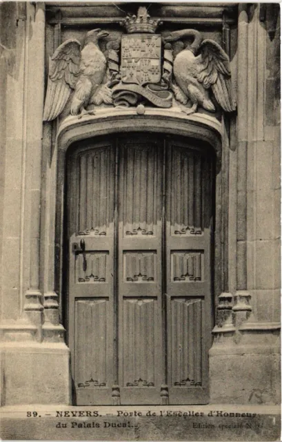 CPA NEVERS - Porte de l'Escalier d'Honneur du Palais Ducal (456484)