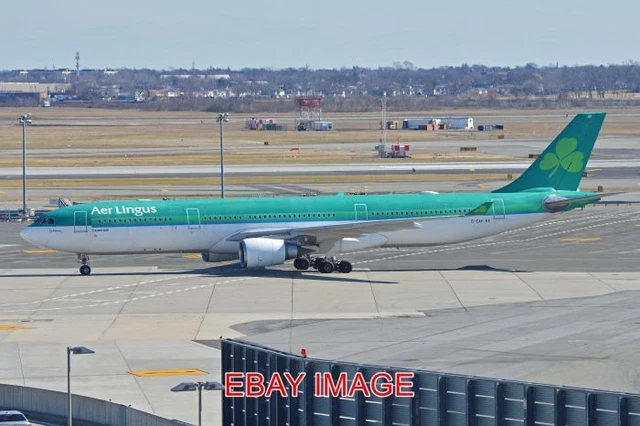 Photo  Aeroplane Airbus A330-202 'Ei-Eav' Aer Lingus C/N 0985. Built 2009. Taxii