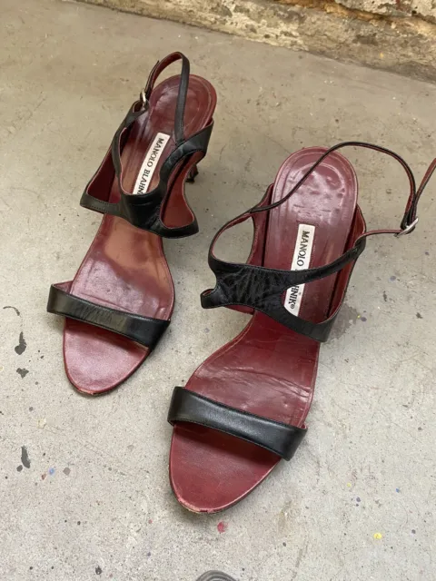 Manolo Blahnik  Black Red Patent Leather Callamu Sandal Kitten Heels Sz 39 Us 9