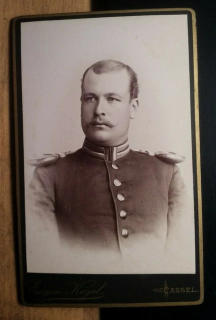 Soldat / Offizier in Uniform mit Epauletten / ca. 1880er CDV Eugen Kegel Kassel