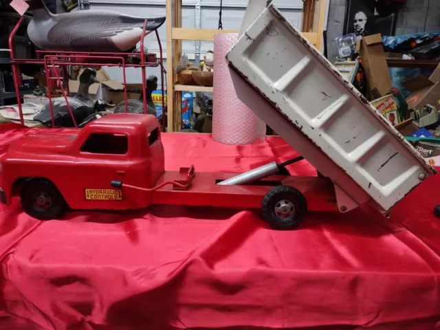 Vintage Pressed Steel Structo Hydraulic Dump Truck 21” Red And White