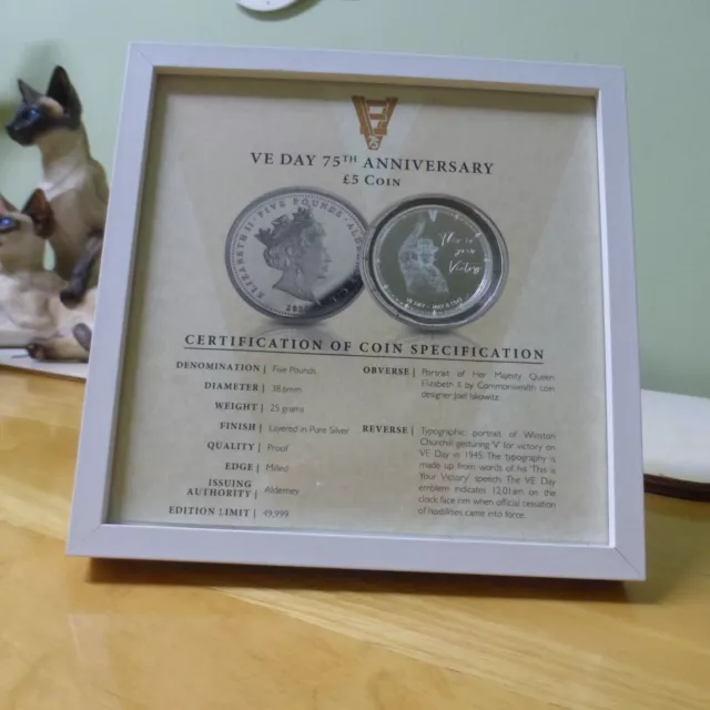 Winston Churchill VE Day Five 5 Pound Coin + Picture Frame