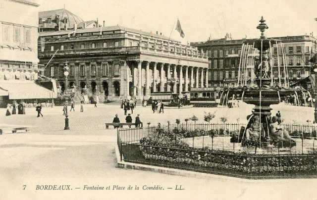*19395 cpa Bordeaux - Fountain and Place de la Comédie