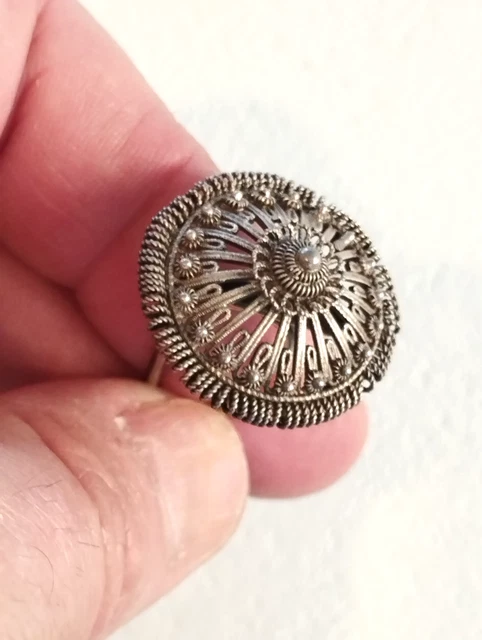 Broche en argent de Bernhard Hertz, style Art nouveau/Art déco, ornée d'une pierre d'agate rouge, Copenhague, Danemark, 1910 | €225