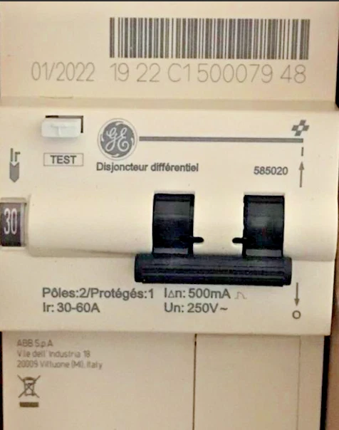 Lot De 5 Disjoncteurs GE General Electric 40A – Réf EP452 – Occasion