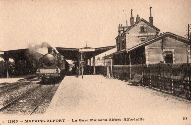 94 Cpa Animee  Debut 1900 Maisons-Alfort La Gare Maisons-Alfort-Alfortville