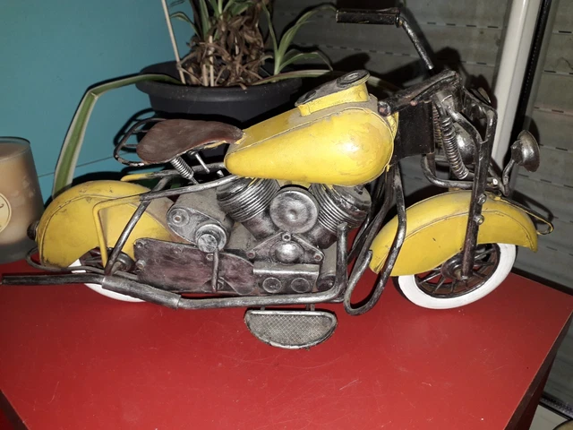 Replique moto Jaune en Metal Beaucoup De Cachet