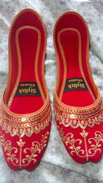 Red Bridal Mendhi khussa Puniabi Juttis Ladies handmade Pakistani Indian Moja 5