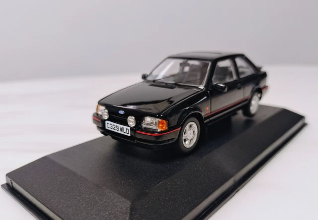 Miniatures montées - Ford Escort Mk4 RS Turbo noire 1986 1/43 NEO