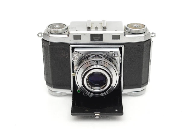 Lot - A Zeiss Ikon Contina Film Camera in Case, c. 1950