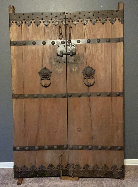 Antique Chinese double doors - Solid wood w/ bronze fittings
