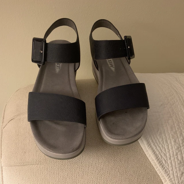MBT Navy Blue Rocker Sandal size 6. MBT Navy Blue Rocker Sandal size 6.