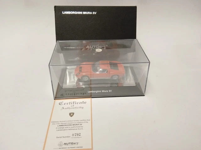 AUTO ART SLOT RACING LAMBORGHINI MIURA SV (GOLD ) CON LUCES DE AUTO ART SLOT RACING REF/ 13112 . TODOS LOS COCHES DE SLOT DE LA WEB, SON COMPATIBLES CON CIRCUITOS SCALEXTRIC