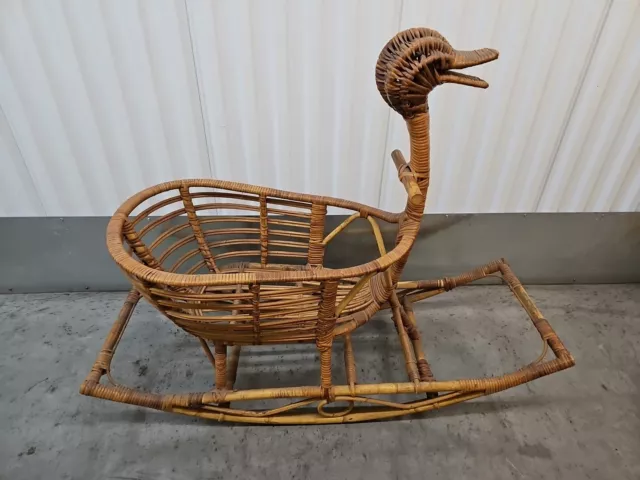 Vtg Mid Century Modern Wicker Rattan Figural Duck Rocker Bassinet Basket Crib