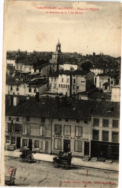 CPA Varennes-en-Argonne-Place de l'Eglise et behind the Upper Town (240574)