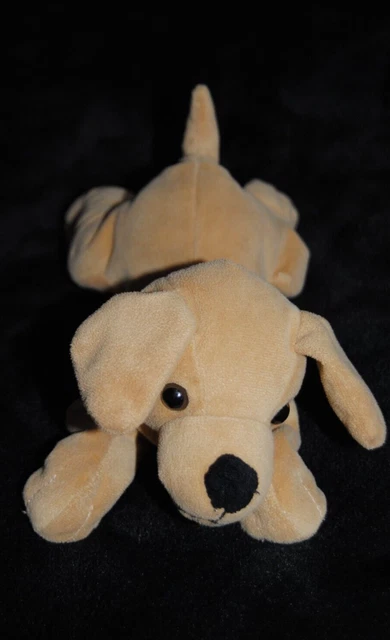 Peluche doudou chien beige couché NICOTOY brun marron 25 cm allongé TTBE