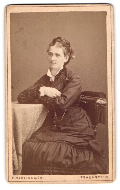 Fotografie F. Herzing & Cie., Traunstein, Scheicherkellerstr., Portrait junge D