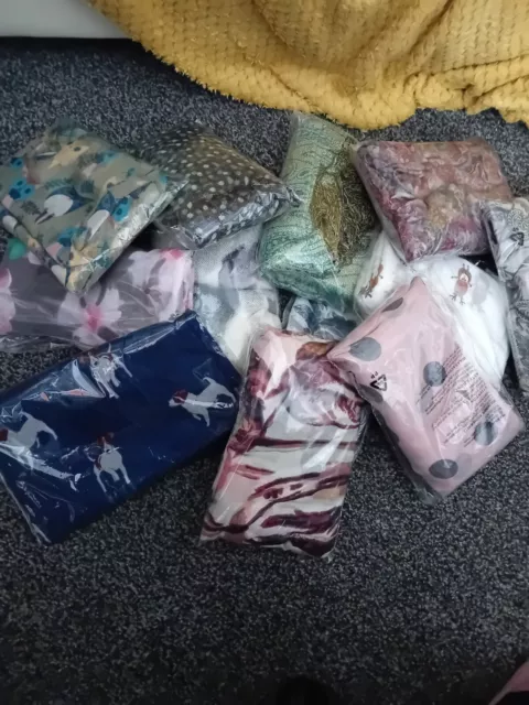 Job Lot Of 18 Beautiful Scarves. Bagged And Ready For Resale.