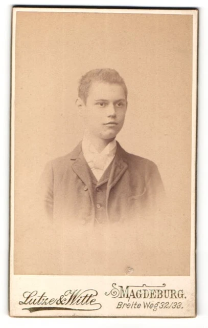 Fotografie Lutze & Witte, Magdeburg, Portrait eleganter Junge im Anzug