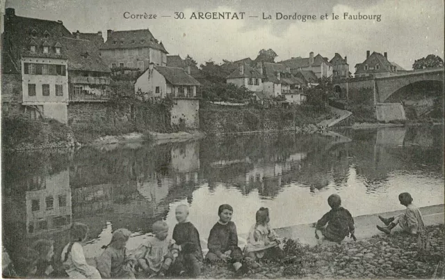 CPA - Argentat - La Dordogne et le Faubourg