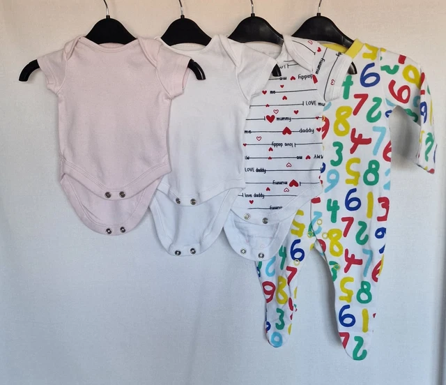 Pacchetto vestiti per bambine età neonato. Usato. Condizioni perfette. Marche miste.