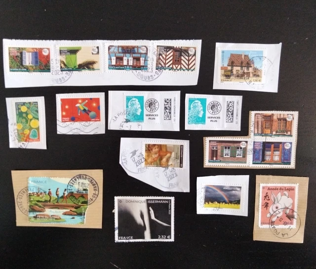 Lot de 17 timbres France nouveautés 2023/2022. Cachet à date rond.