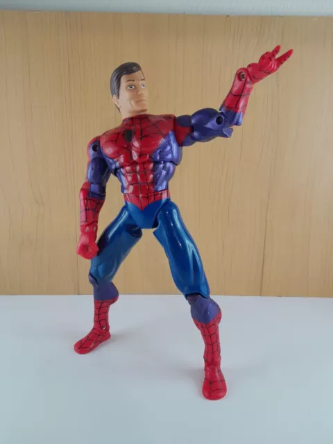 Grande figurine vintage spiderman PETER PARKER toy biz 1997 25cm